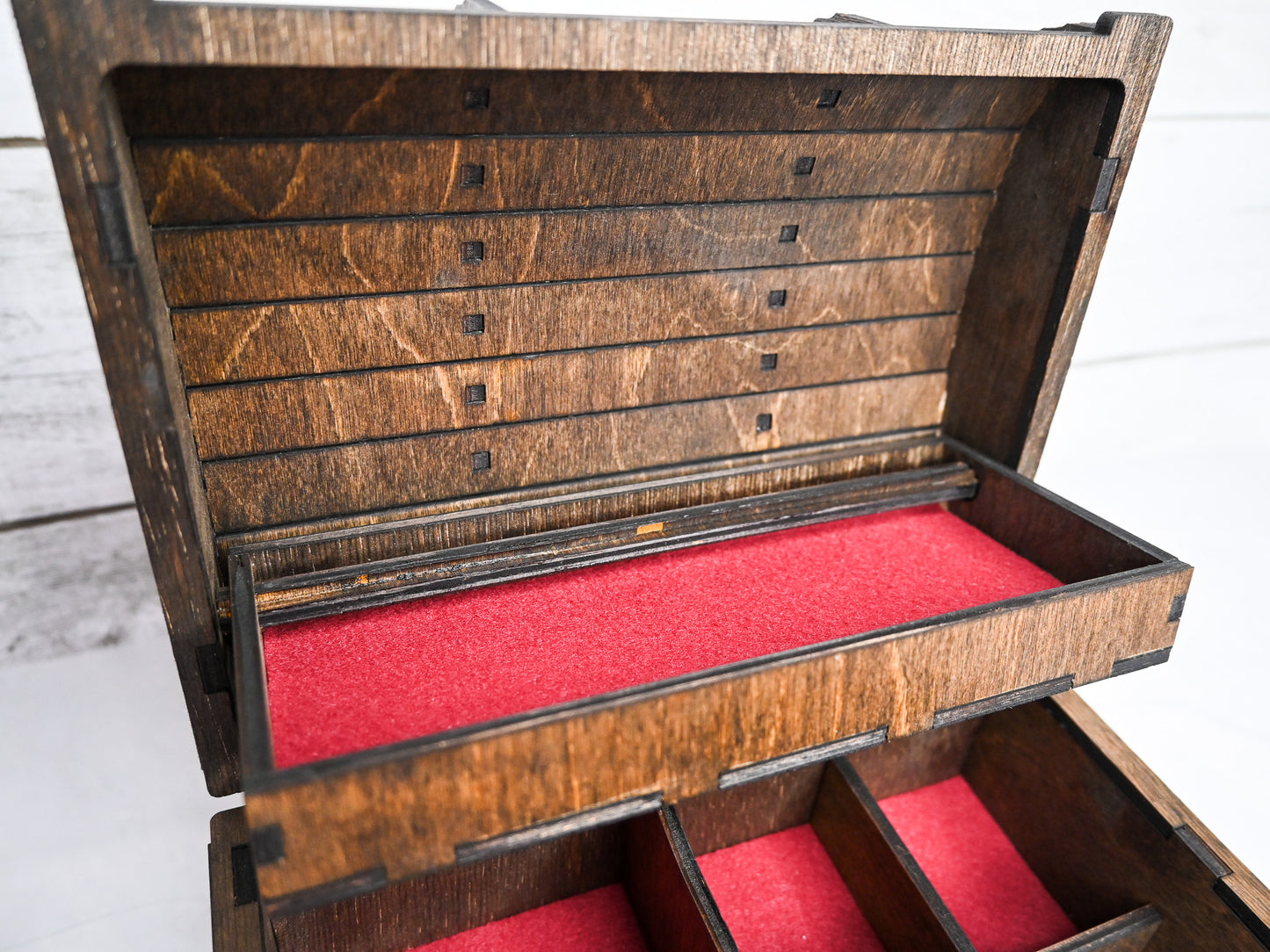 Vintage Elegance Laser-Cut Jewelry Box with Cranberry Felt Interior